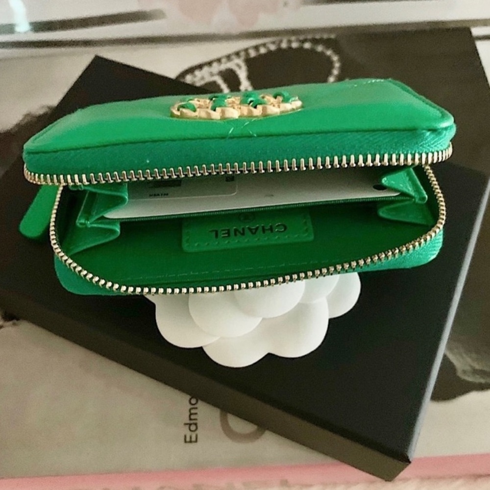 Chanel zipped zipper coin purse/card holder 20S series - Picture 9 of 10